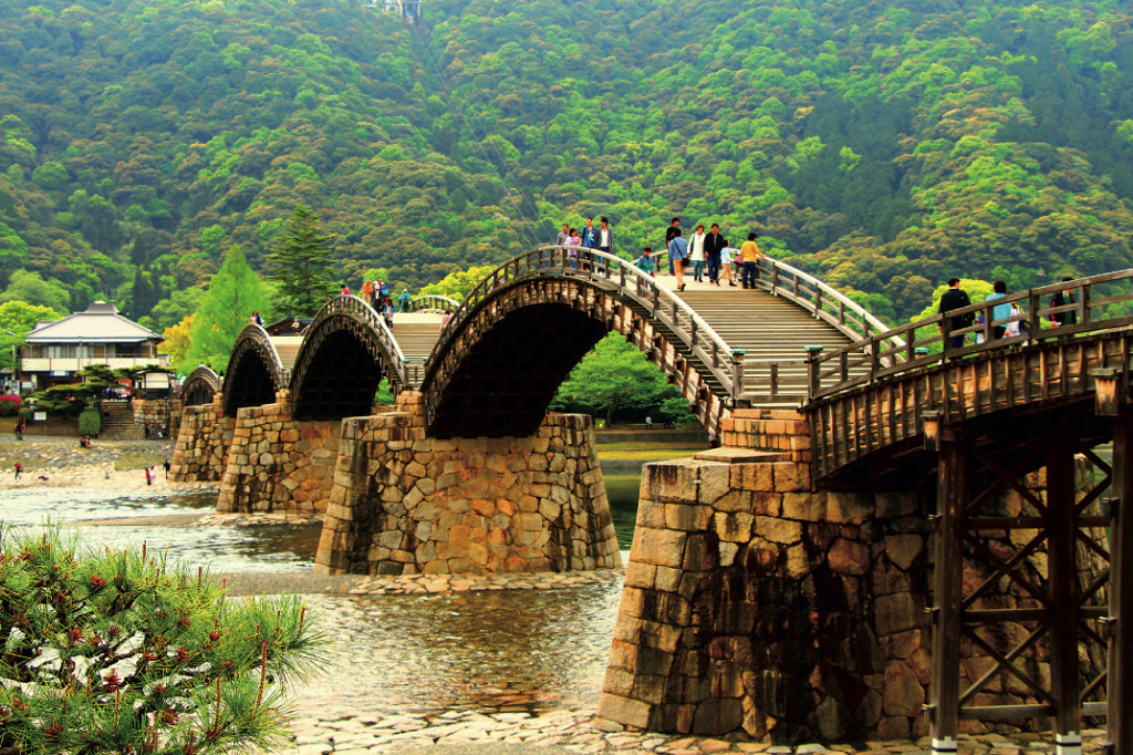 No40 [Travel] On Iwakuni’s bridge | ZOOM JAPAN